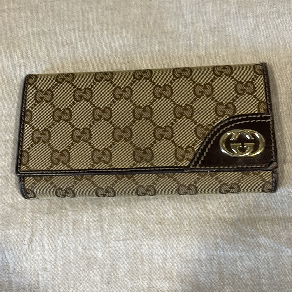 Gucci Tan Canvas GG Wallet